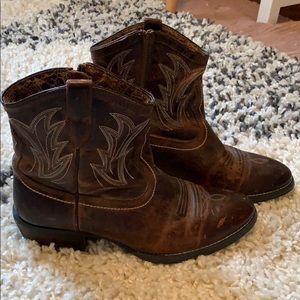 Women’s Ariat size 9 cowgirl boots